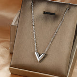 Simple Gold Niche V-shaped Female Necklace